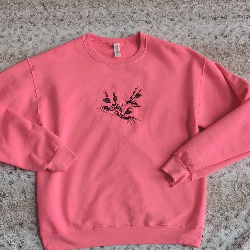 Green Eyed Embroidered Cat Face Trio Fleece Crewneck Sweatshirt